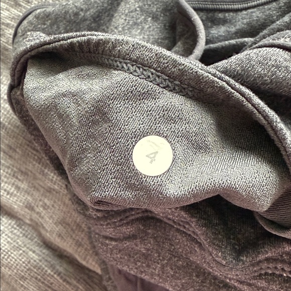 Lululemon lined short running shorts size 4 - Picture 5 of 5